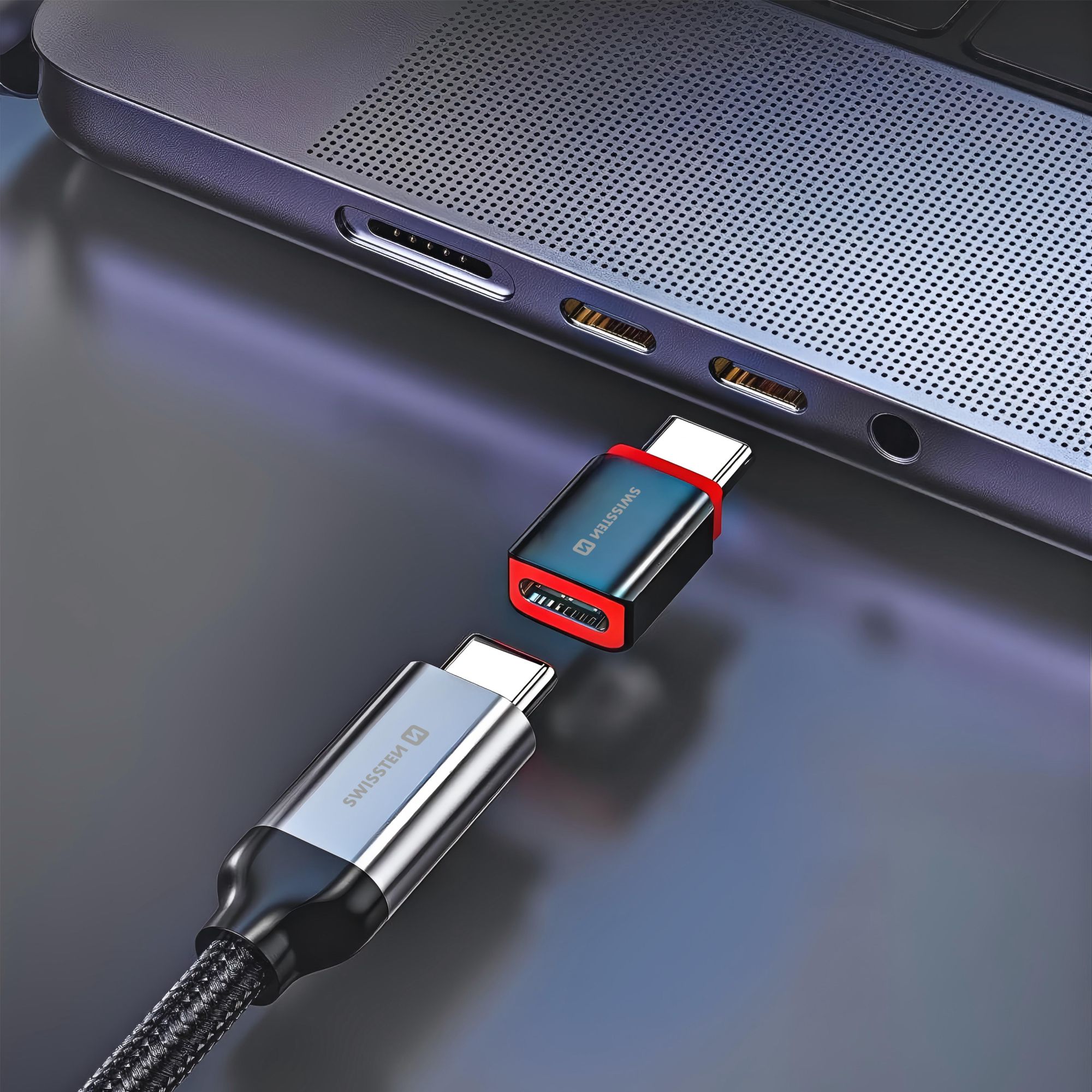 SWISSTEN DataGuard nabíjecí adaptér s blokací dat USB-C (samec) / USB-C (samice) černý