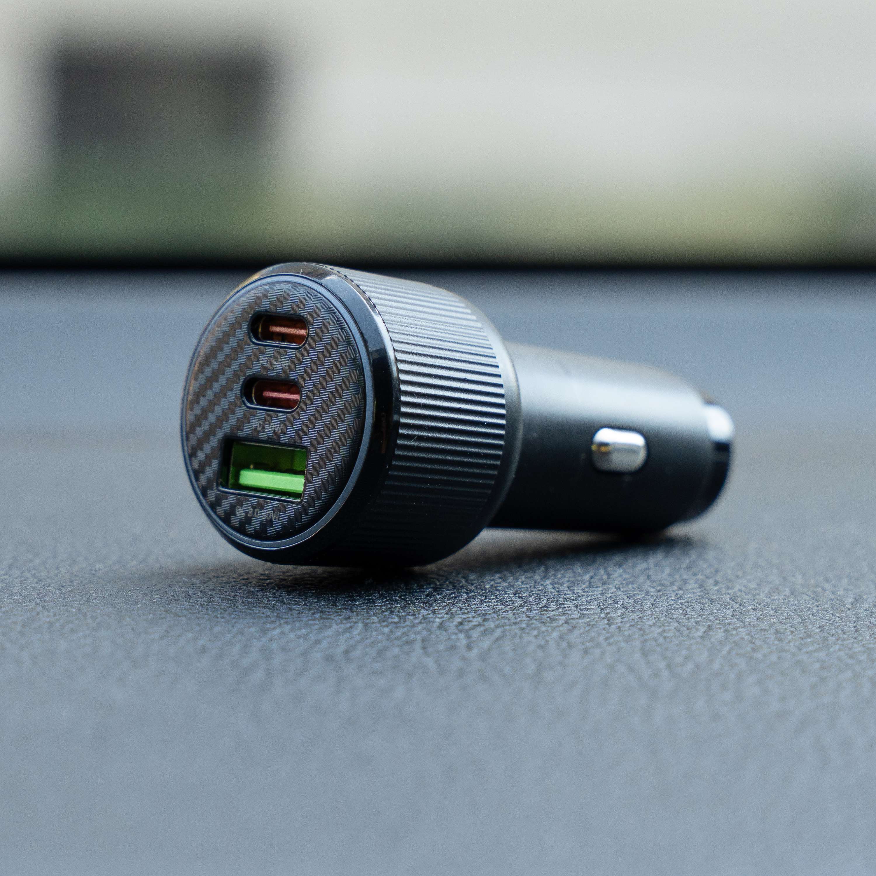 SWISSTEN Autonabíječka 2x USB-C PD + USB-A 95W černá