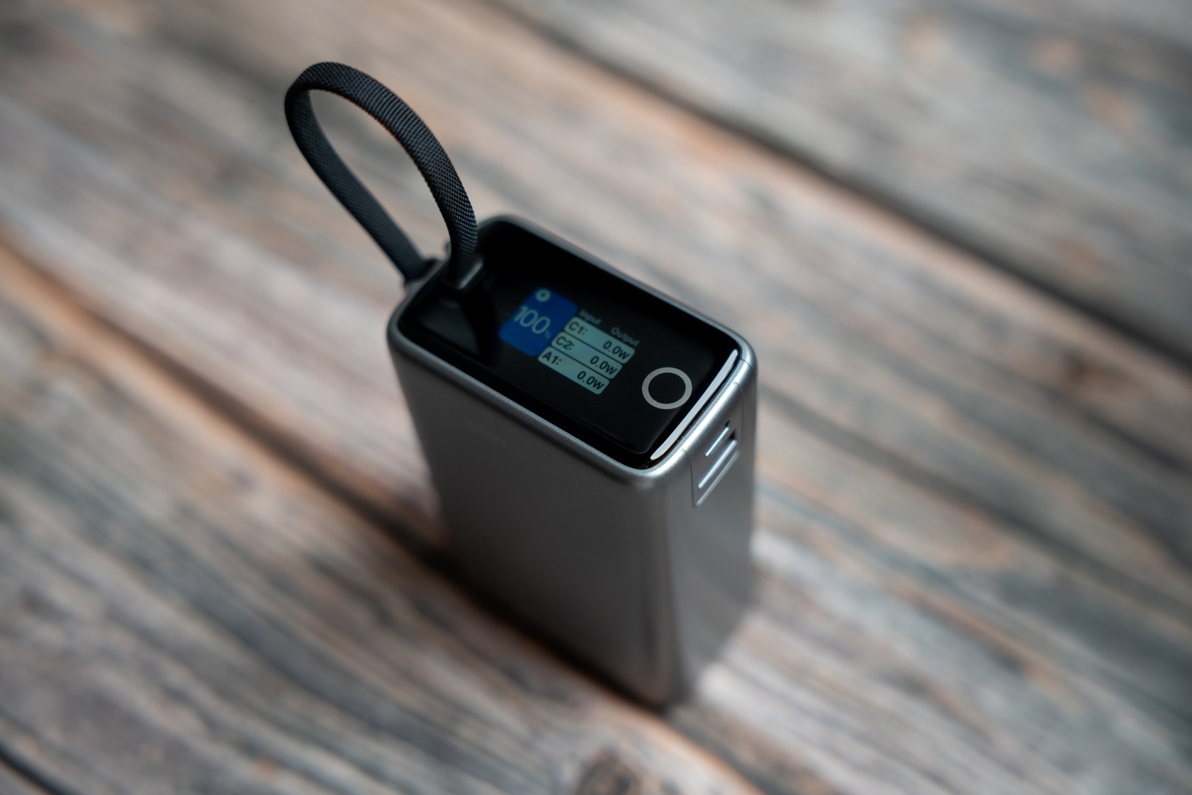 SWISSTEN Cestovní Power Bank 25000mAh 96,25Wh 100W s vestavěným USB-C kabelem šedý