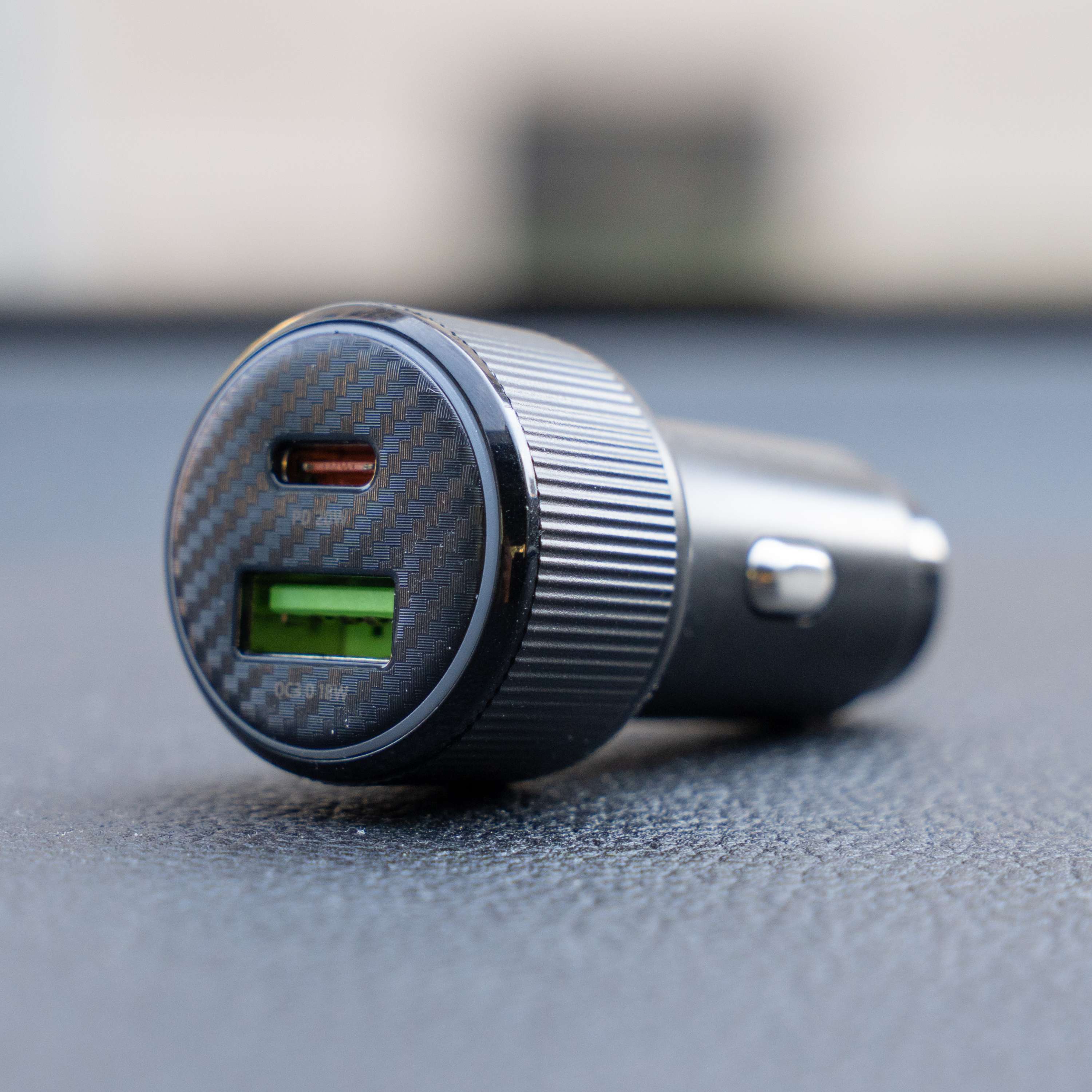 SWISSTEN Autonabíječka USB-C PD + USB-A 38W černá
